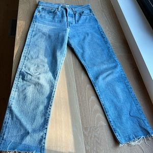 * SOLD ON ANOTHER PLATFORMLevi’s wedgie straight size 25
